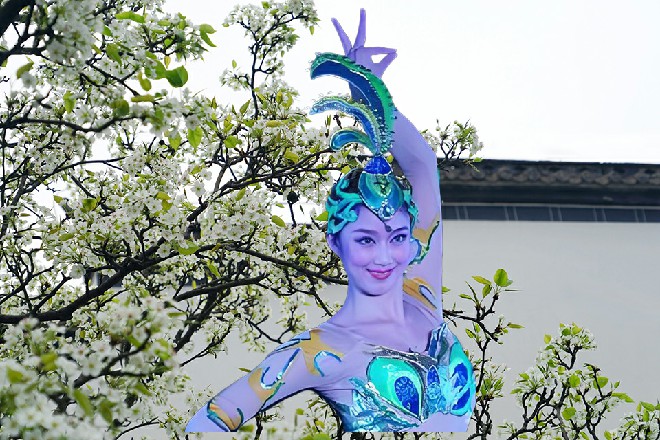 伊轩耸耸肩膀，拿起旁边的干净和服，走进了浴室里面