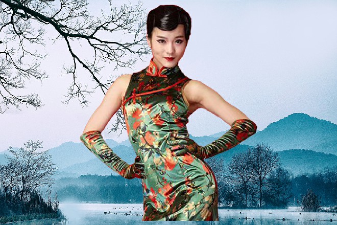 蓝色的光芒吞噬了苏曼s的身体，后面的玉米田瞬间化为飞灰