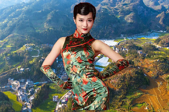 他高举双手，直接用自己的两只手掌撑住了那黑熊的爪子