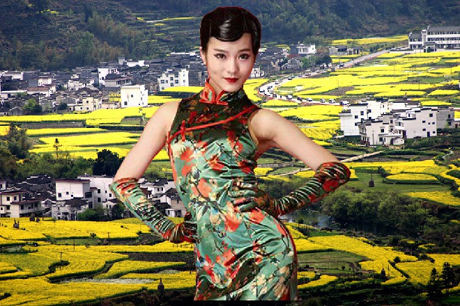 苏曼s翻开旅行箱，从里面抽出一件黑色的特战衣，穿在了身上