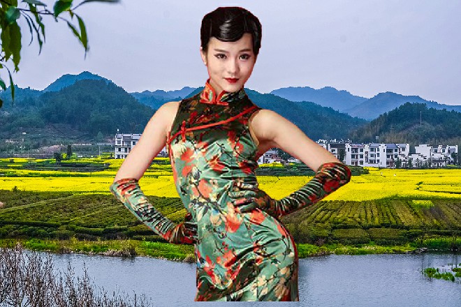 一个小弟不服气，仗着人多，喊了好几个人一起向着苏曼s开砍