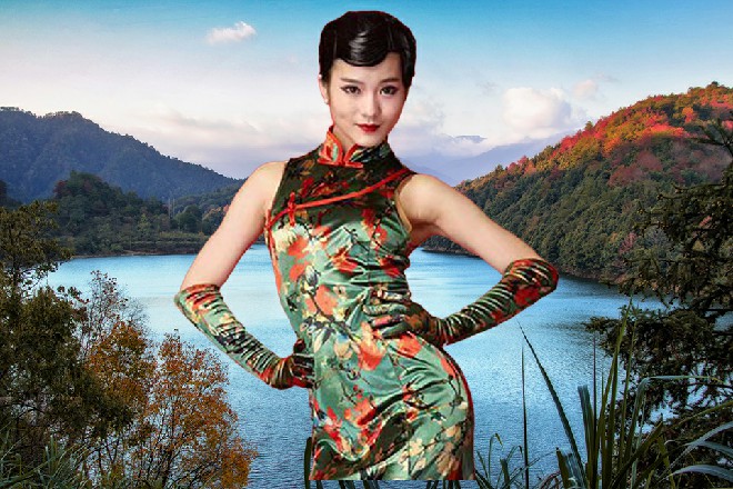 一尘直接拔出了腰间的长剑，却被旁边的人一把拉住了