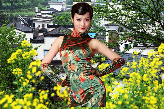 说着，他挡着王玥的面，把手指含在了嘴巴里，吸允了一下