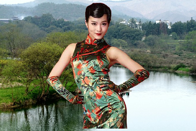 红色的光环也出现在苏曼s的背后，储存着苏曼s毁灭级的力量