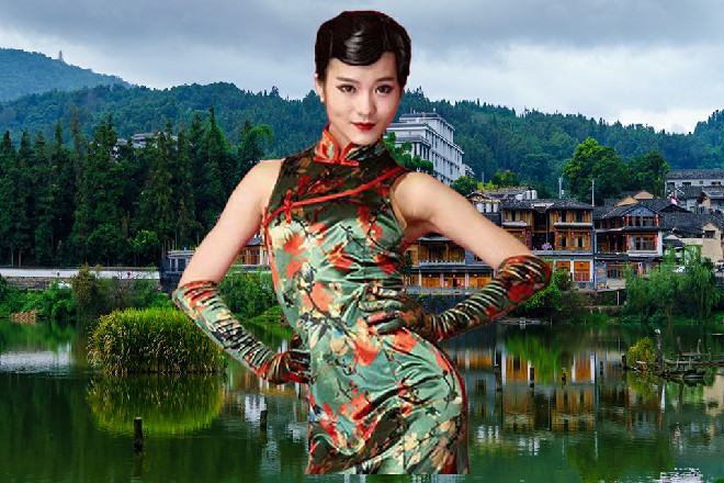 玉老虎被打的轰在了地上，嵌在其中，上面还在冒着黑烟