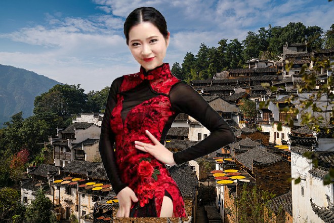 大汉是青龙会的打手，立刻掏出对讲机，汇报了这边的情况