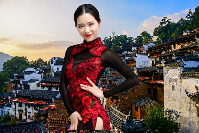 只见屏幕当中，一个男子的身影正缓缓从火焰中走出来