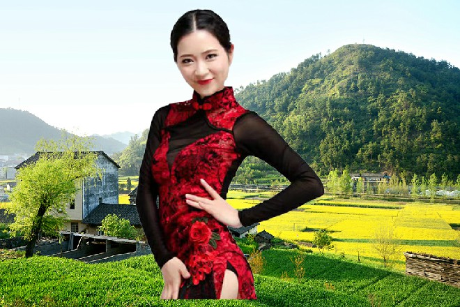 这位女总裁此时坐在若依的面前，面色比往日多了些憔悴