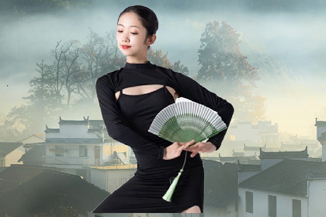 秦朝也有点吃惊，这个美女竟然是熊霸的老婆简直酷炫啊