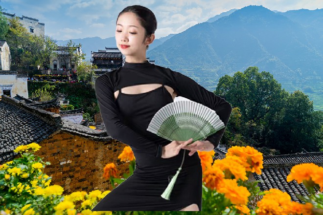 而与此同时，在次元空间里，伊轩周围都是神的代言人