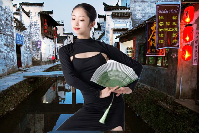 一个有些沙哑的声音跟着响了起来，接着是扯衣服的声音