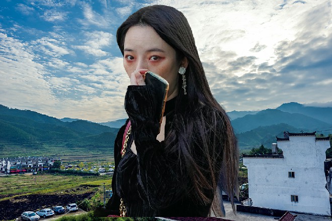 苏曼s叹了口气，他依然抱着惠子，然后踩着梯云纵跳了起来