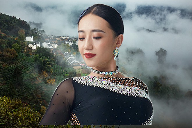 草薙上司双重攻击，威力很强，对伊轩来说压力也很大