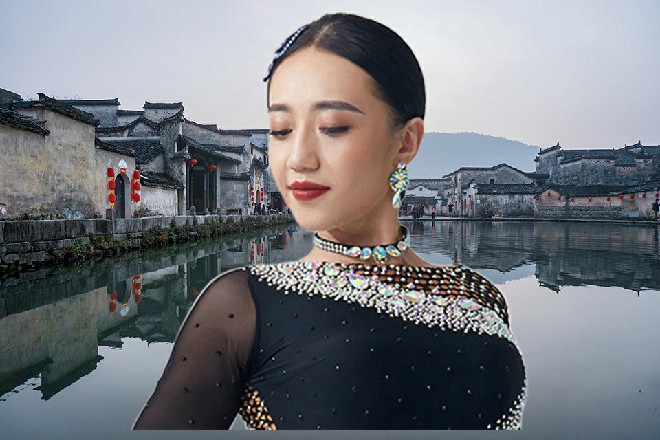 赵大强耸耸肩膀，虽然我也觉得房千星这家伙老奸巨猾的