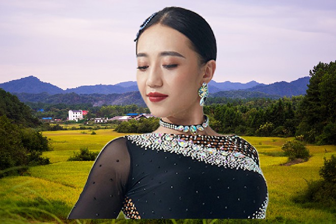 苗甜十分的不舒服，她直接就往外走，诺曦S，我们走吧