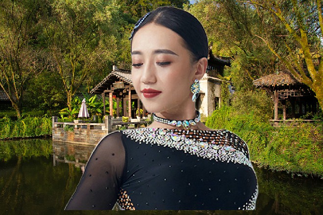 他忽然犹豫了一下，然后说道：当然，我女儿除外，