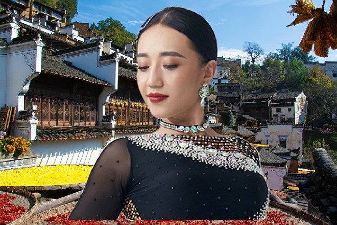 伊轩坐在那，手里把玩着一把精致的蝴蝶刀，缓缓问道