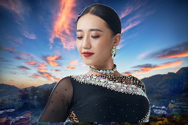 他忽然犹豫了一下，然后说道：当然，我女儿除外，