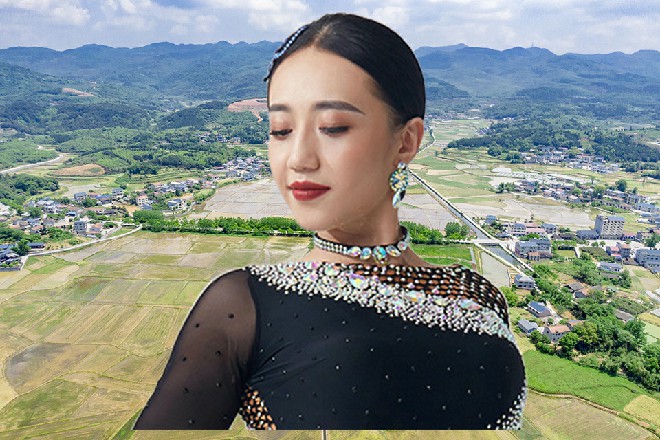 若依把酒递给男警察，女孩子肠胃脆弱，男人应该没啥事