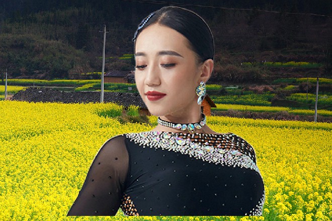 我也有点累了，我去车上睡一会，下午还有戏要拍呢