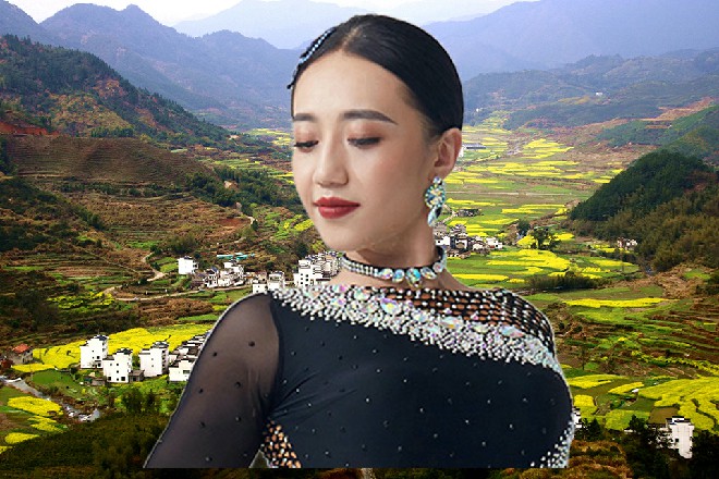 这宁阳威是生硬，把胳膊给接了回去，继续扑向了伊轩