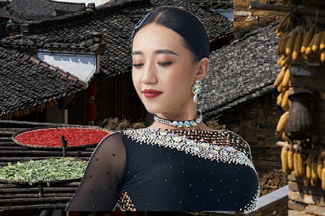 在左京华的命令下，霸王龙转过身来，又是一口咬过来