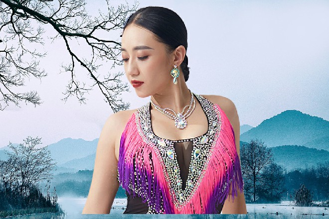 苏曼s放下手中的啤酒，事没干完就跑了，还得我来打扫战场