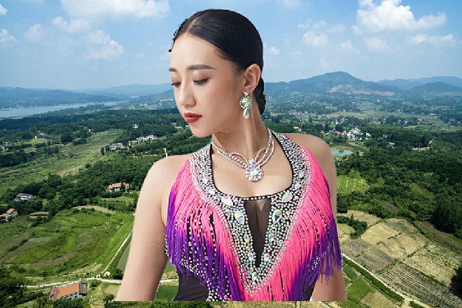 这一股沙尘暴虽然还没到，但诺曦S已经感觉到了强势