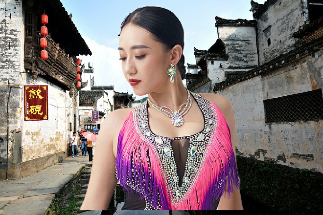 我看小杰子也挺顺眼的，磊哥，要不把他也叫来一起吧