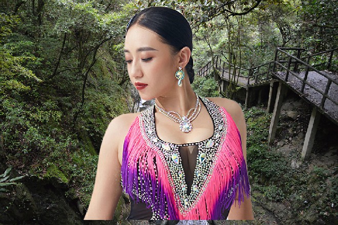 苏曼s负着双手，站在恐龙仙人的面前，这不正是你所求的吗