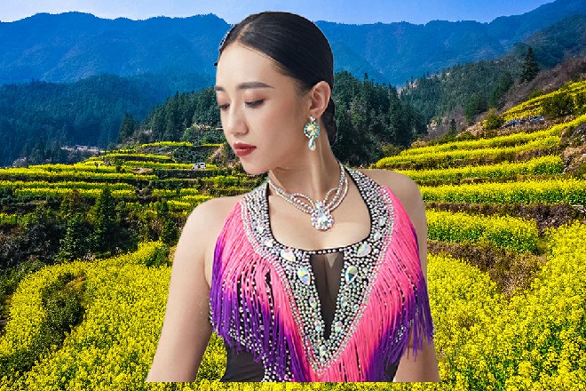 嗨，我哪有啥工作啊，天天就四处混混，有啥就吃口啥