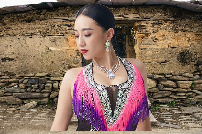 天使化之后的艾伦已经是全力出手了，依然不是水华的对手