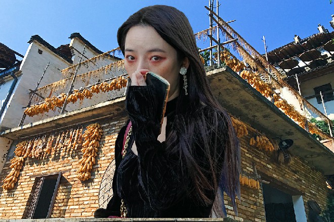 而这时候，在极乐岛的一座餐厅当中，十几个人坐在一起