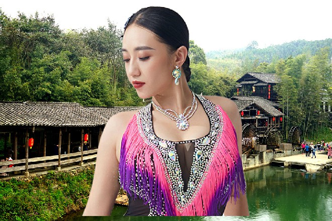 就在这时候，一个峨眉派的清秀女弟子忍不住开口数落红色妖姬