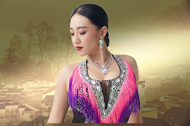 而这时候，王玥忽然一把紧紧抱住了若依，让他动弹不得