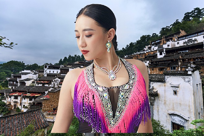 日丸藤十分不屑，就这么一枚刀刃，根本奈何不了自己