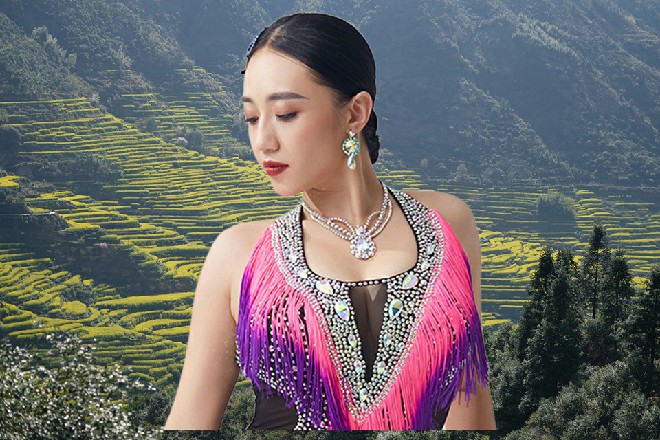 还没等到回答，他就已经被乌拉尔神丢到了自己的口中