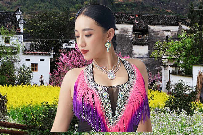 苏曼s看着面前这座飘在水面上的大型岛屿，惊讶的说不出话来