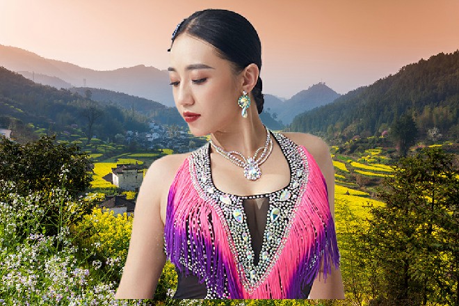 诺曦S感觉自己又燃烧起了希望，嘴角慢慢浮现了笑容