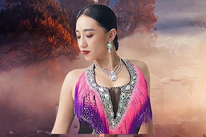 主任发出了一声愉悦的嘶吼声，然后柜子重重地抖了一下