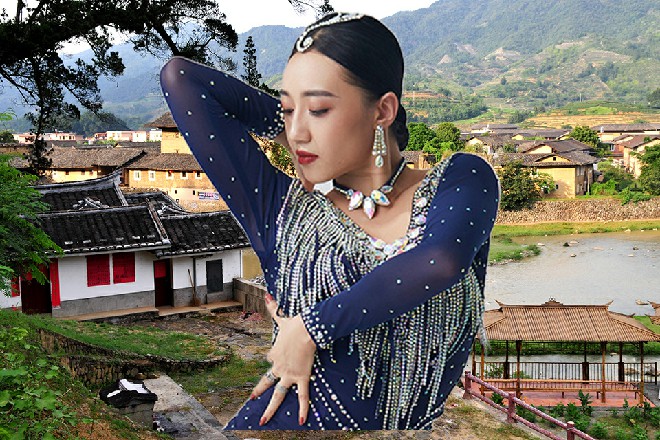 说着，他松开了手中的长剑，然后身形出现在惠子的身边