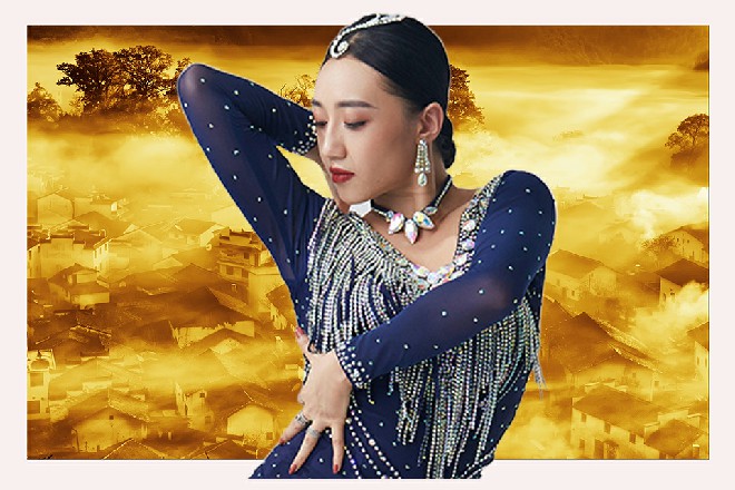 说着，她身后伸出了一条蛇蝎尾，上面还燃烧着绿色的火焰