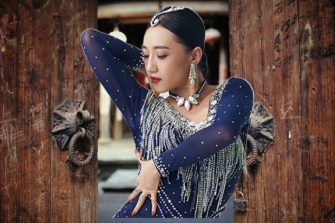 那水忍的胳膊直接飞掉了，显然是被大源惠子的刀给切断了