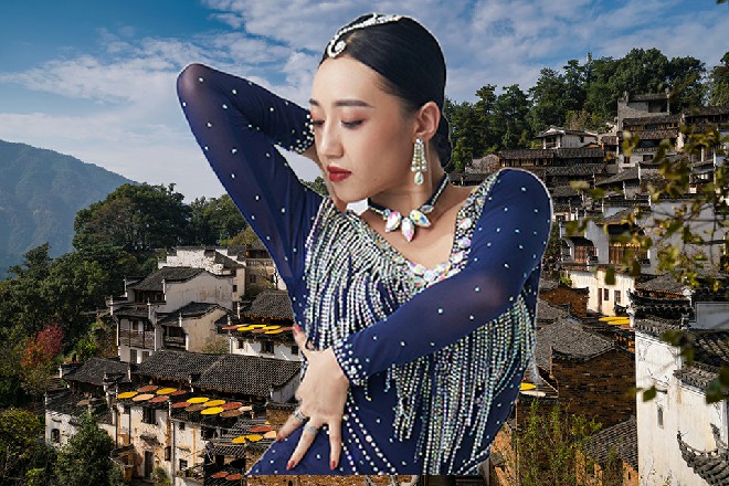 若依说着，亲自倒了一杯星月女儿酿，递给了这位哨探