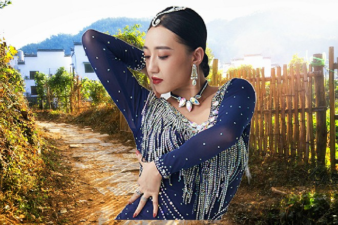 诺曦S手机响个不停，就是这手机铃声把他给吵醒起来