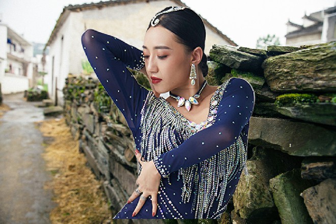 小鸟忍住口水，在支那面前，一定要保持自己的尊严