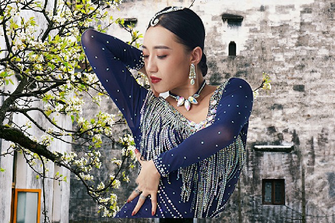 一声闷响，老头还没明白是怎么一回事，直接昏倒在了地上