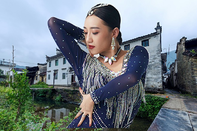 龙家当中，龙老爷子听到了苏曼s入围的消息，眉头深深皱起来