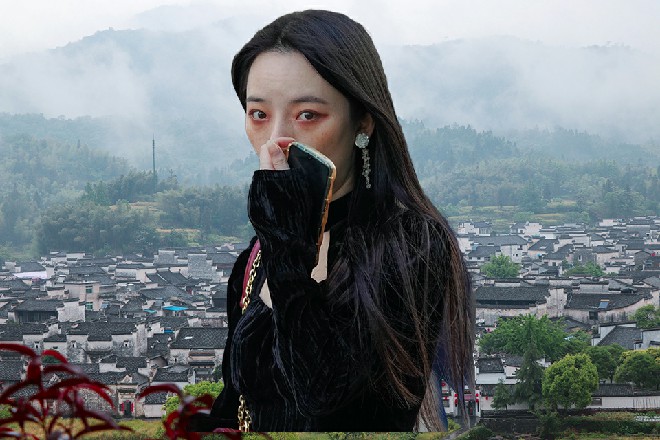 红色妖姬深吸一口气，整个人双脚一沉，脚下的地面层层碎裂