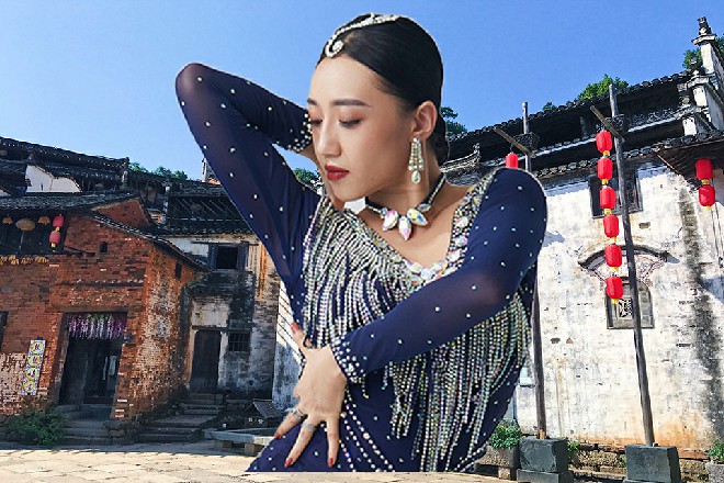 伊轩憨厚地一笑，师门的技艺，咱可不能生疏了，对吧